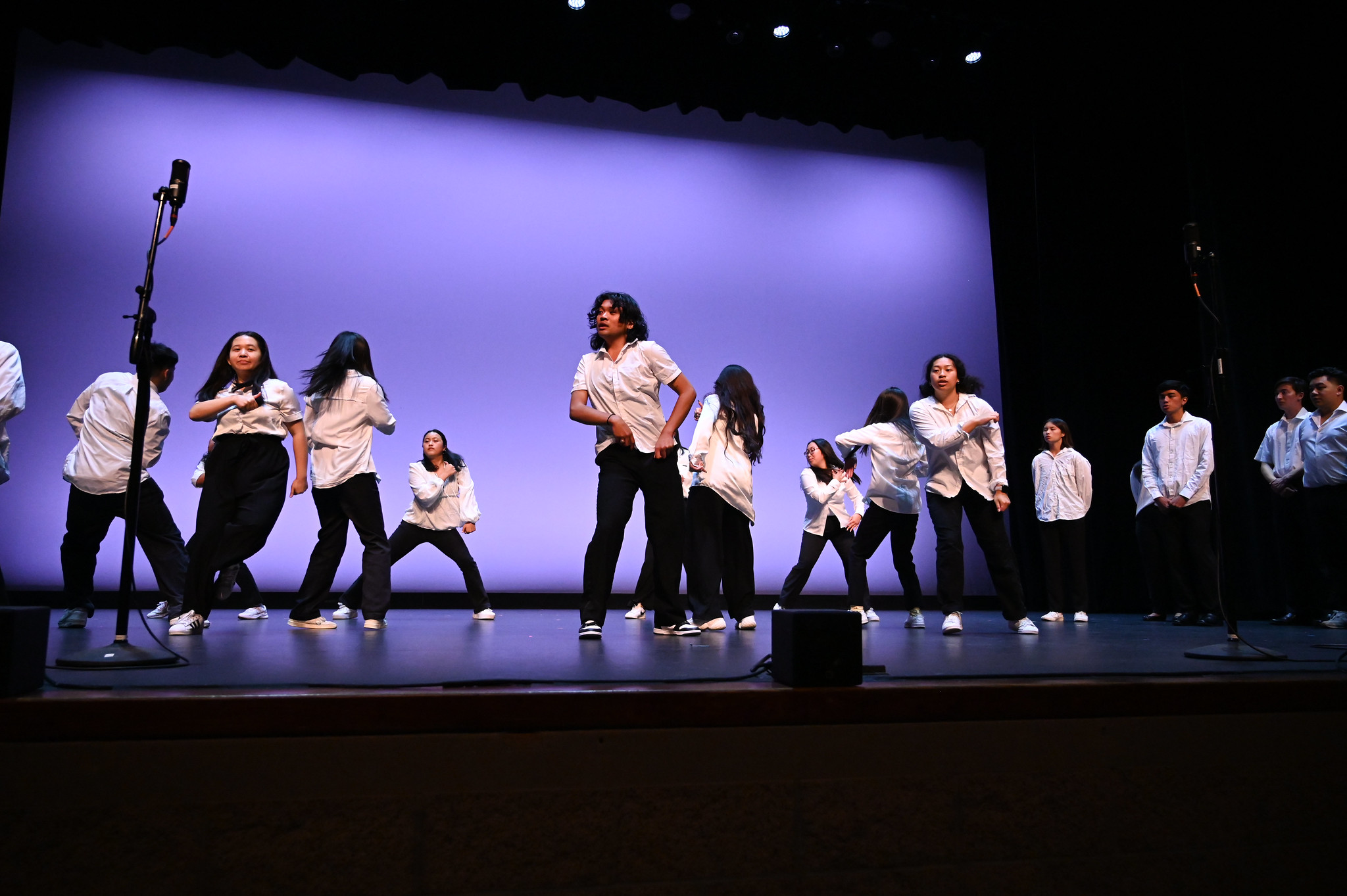 Ating Himig providing the song for Modern's hip-hop piece.